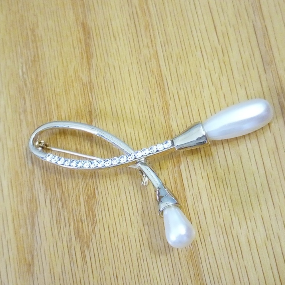 VINTAGE Faux MABE PEARL Cabochon AND RHINESTONE large BROOCH